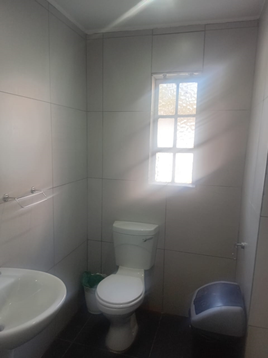 To Let 1 Bedroom Property for Rent in Humewood Eastern Cape